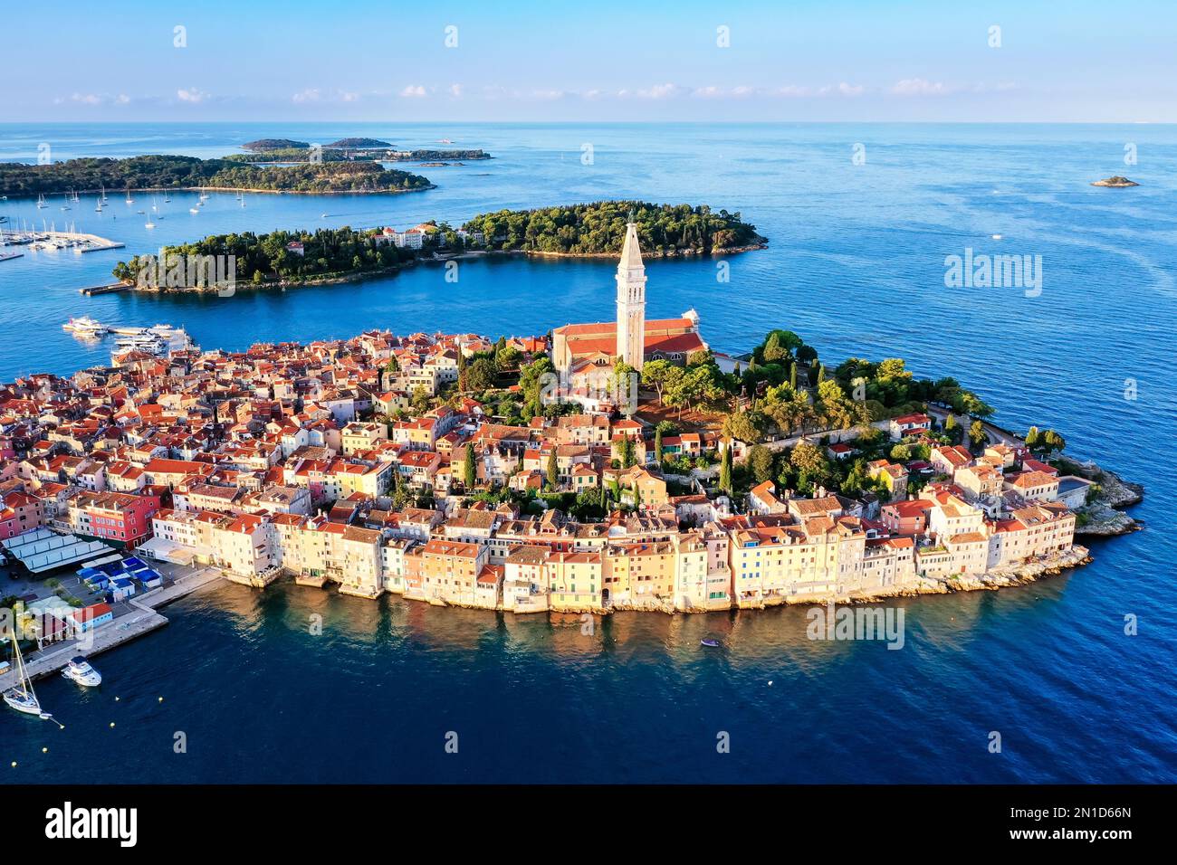Rovinj, Kroatien. Luftaufnahme der Stadt an der Westküste der istrischen Halbinsel. Stockfoto