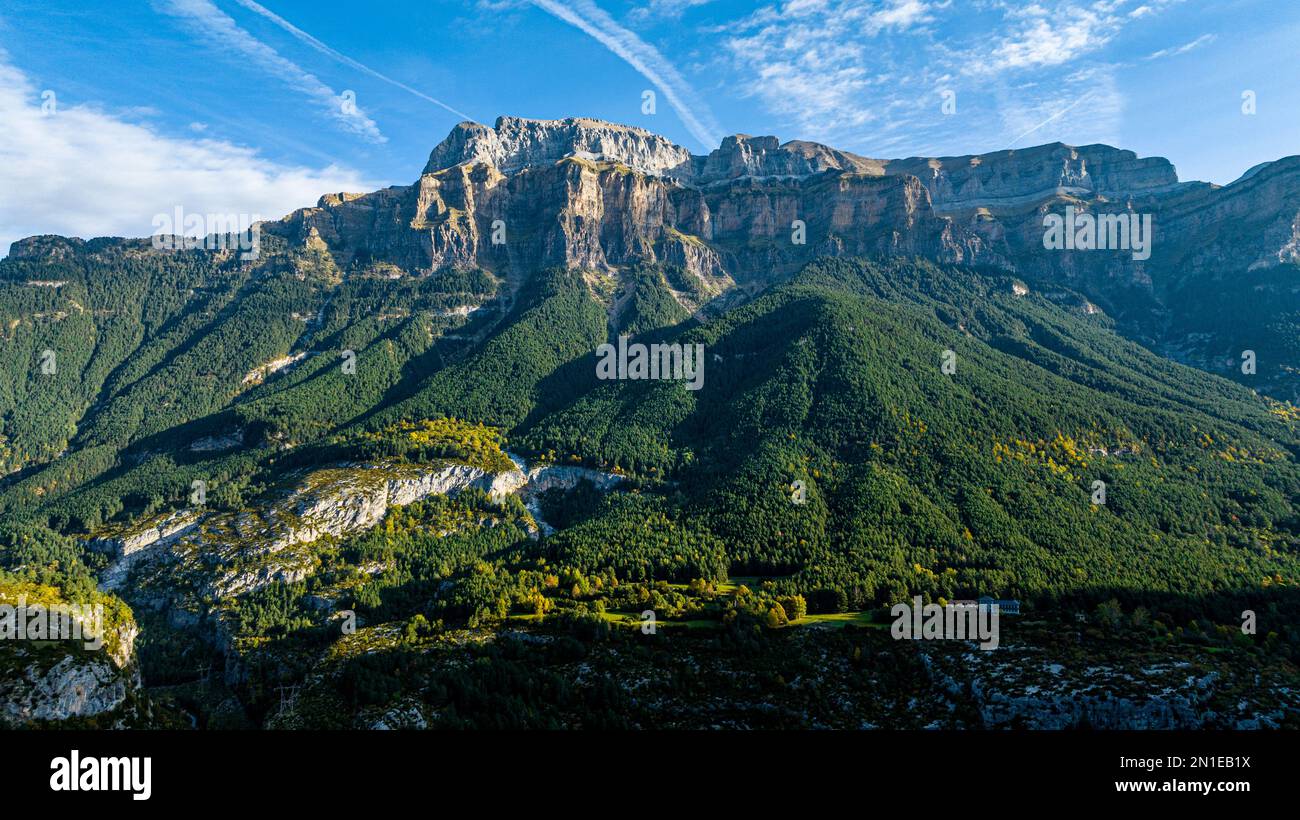 Felsenklippen von Pico Taillon, Monte Perdido, UNESCO-Weltkulturerbe, Aragon, Pyrenäen, Spanien, Europa Stockfoto