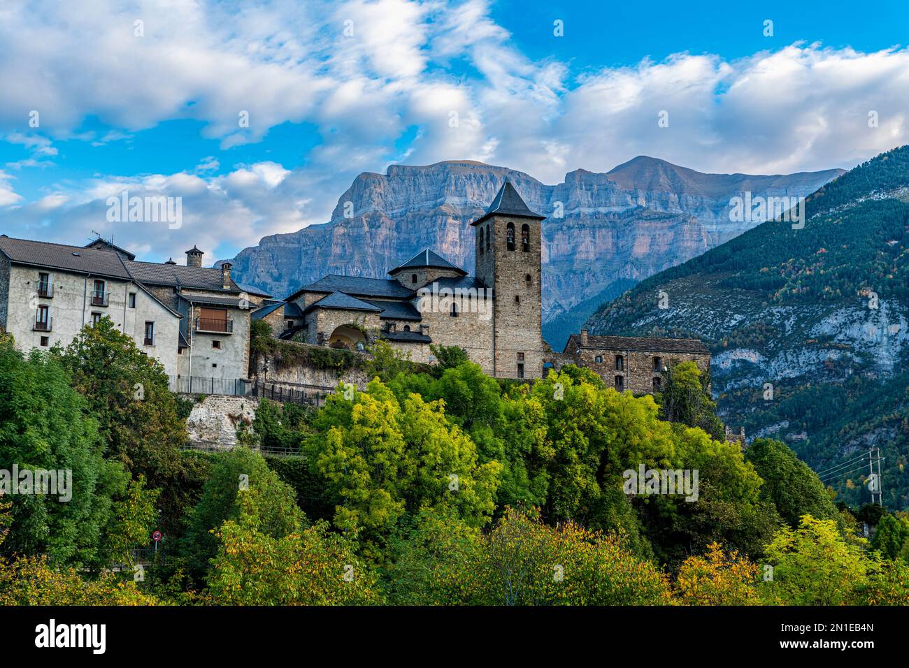 Alte Kirche in Torla-Ordesa, Monte Perdido, UNESCO-Weltkulturerbe, Aragon, Pyrenäen, Spanien, Europa Stockfoto