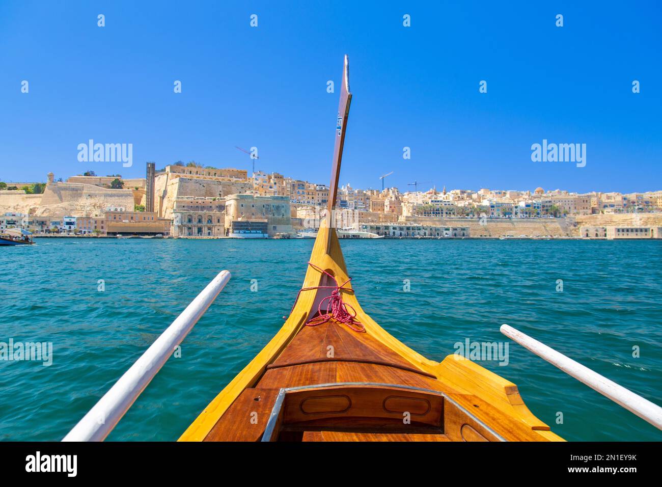 Traditionelles Wassertaxi durch den Großen Hafen, Valletta, Malta, Mittelmeer, Europa Stockfoto