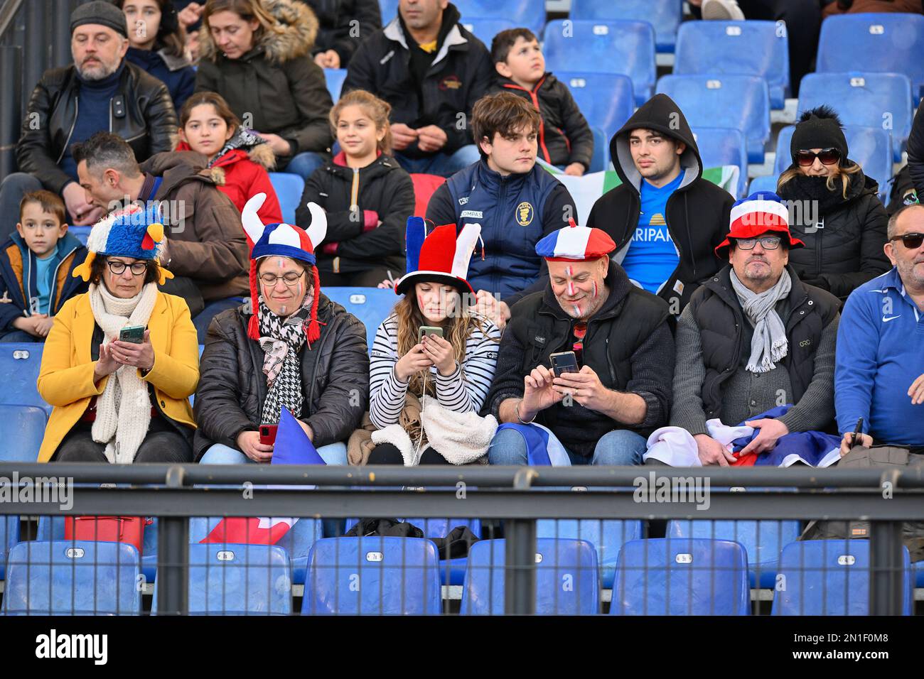 Ein französischer Unterstützer beim Guinnen Six Nation 2023 Match, Olimpico Stadium, Italien gegen Frankreich. 05. Februar 2023. (Foto: AllShotLive/Sipa USA) Guthaben: SIPA USA/Alamy Live News Stockfoto