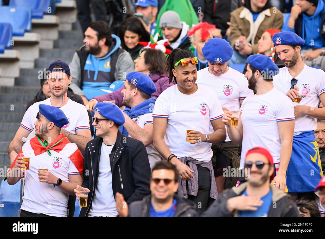 Ein französischer Unterstützer beim Guinnen Six Nation 2023 Match, Olimpico Stadium, Italien gegen Frankreich. 05. Februar 2023. (Foto: AllShotLive/Sipa USA) Guthaben: SIPA USA/Alamy Live News Stockfoto