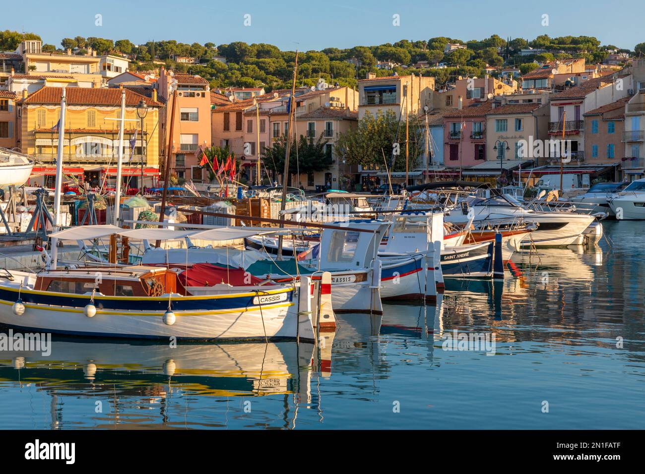 The Harbour at Cassis, Cassis, Bouches du Rhone, Provence-Alpes-Cote d'Azur, Frankreich, Westeuropa Stockfoto