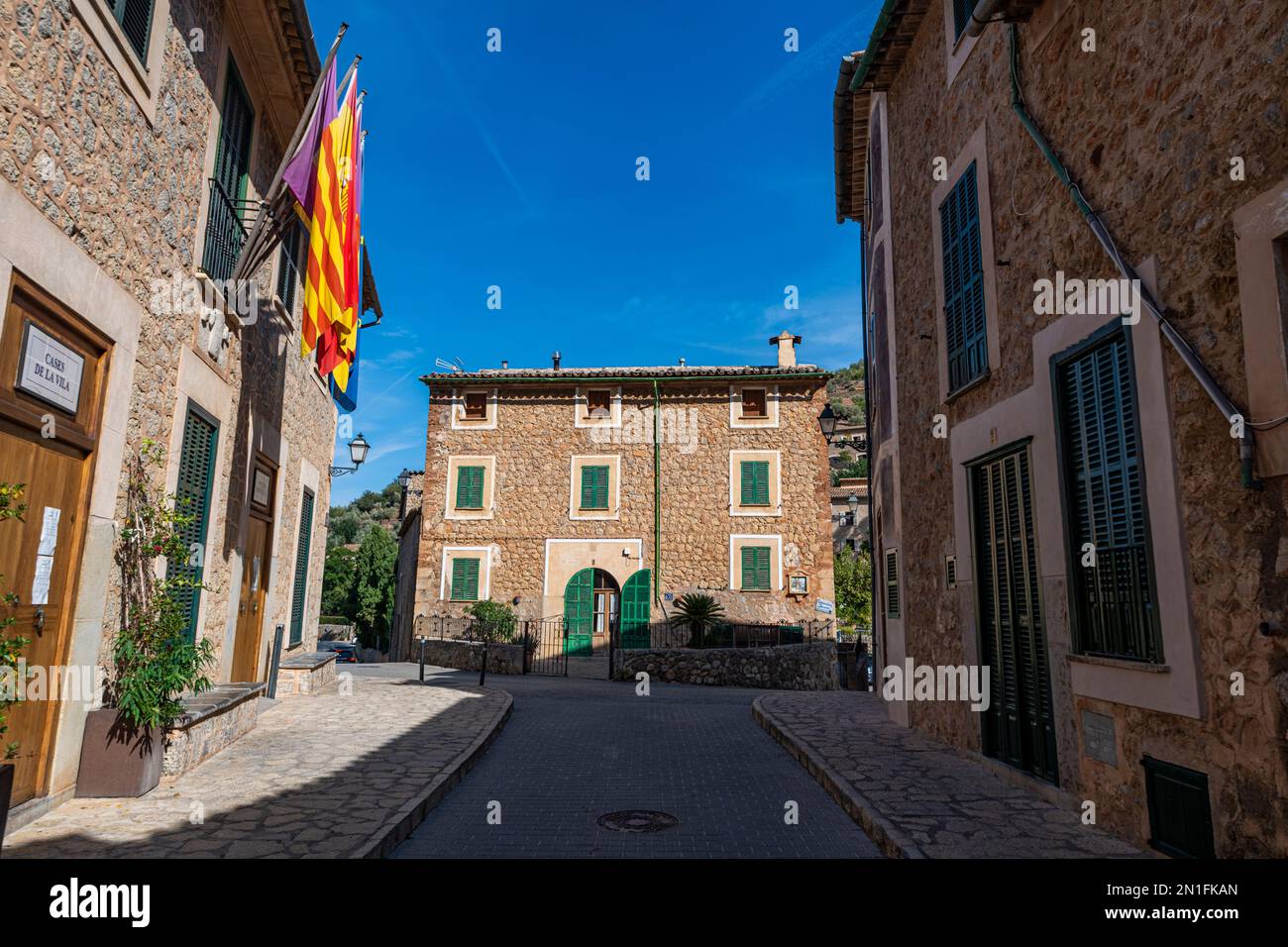 Bergdorf Deia, Serra de Tramuntana, UNESCO-Weltkulturerbe, Mallorca, Balearen, Spanien, Mittelmeer, Europa Stockfoto