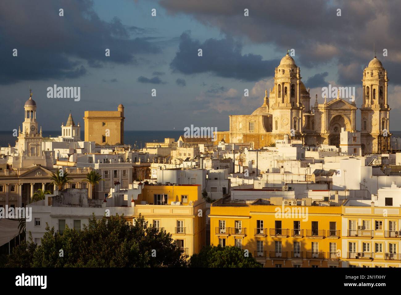 Skyline mit Kathedrale, Cadiz, Andalusien, Spanien, Europa Stockfoto