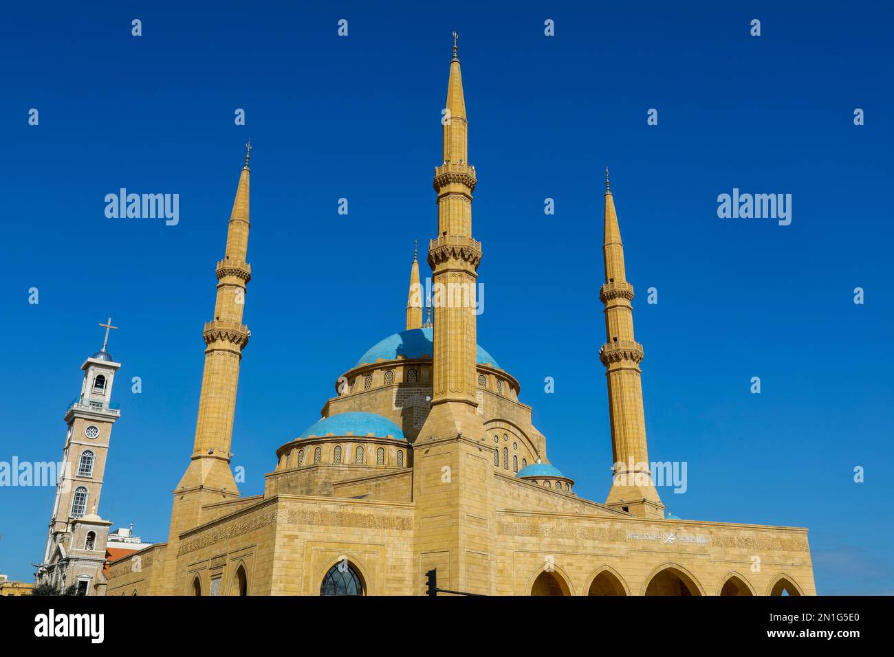 St. George Maronite Cathedral Glockenturm und Mohammed al-Amine Sunni Moschee, Beirut, Libanon, Naher Osten Stockfoto
