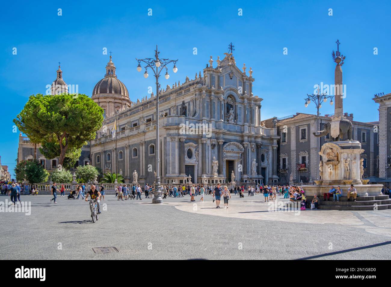 Blick auf den Duomo di Sant'Agata und den Elefantenbrunnen, Piazza Duomo, Catania, Sizilien, Italien, Mittelmeerraum, Europa Stockfoto
