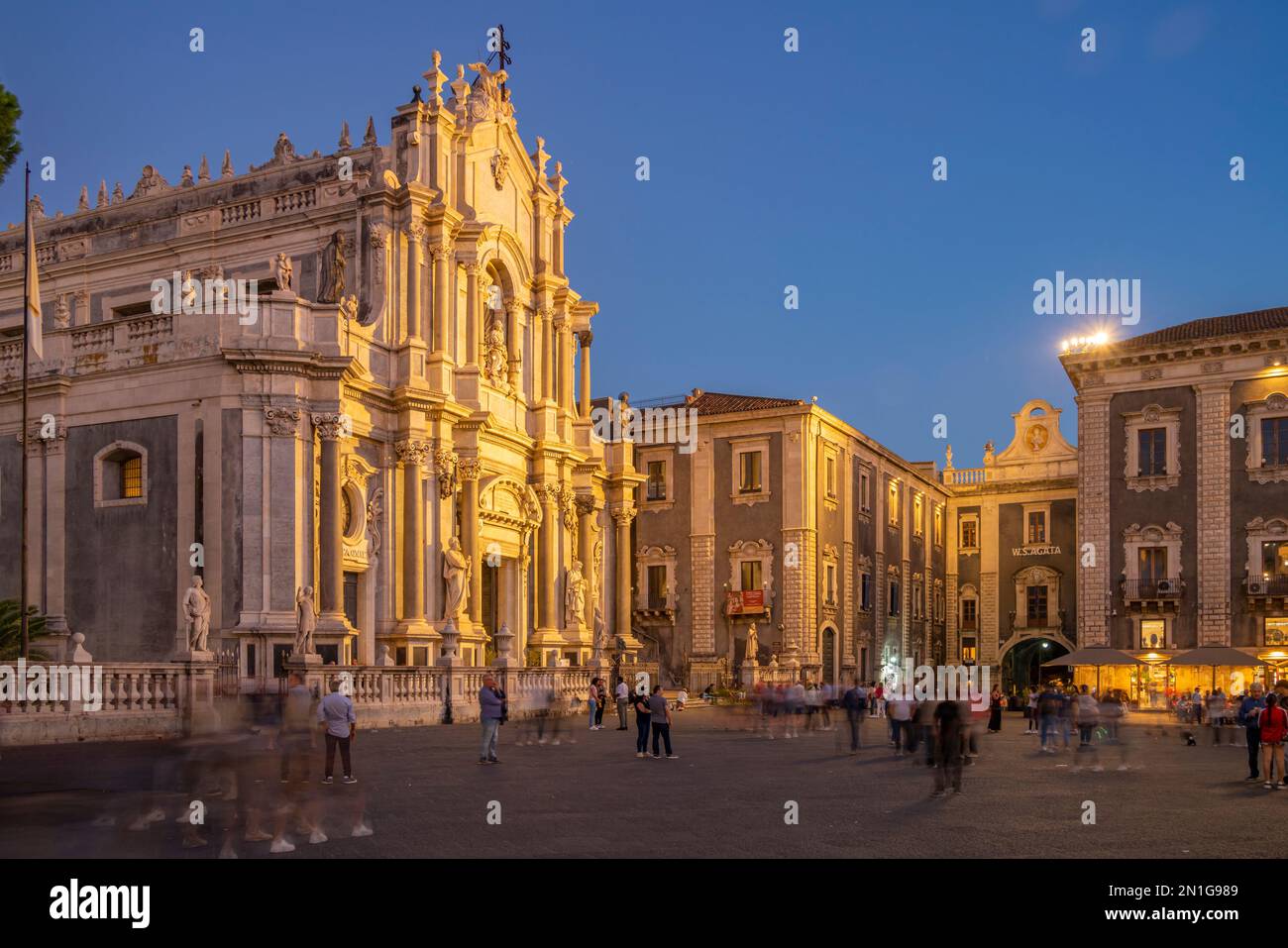 Blick auf den Duomo di Sant'Agata auf der Piazza Duomo bei Dämmerung, Catania, Sizilien, Italien, Mittelmeer, Europa Stockfoto