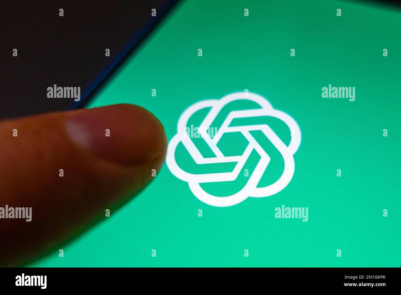 Verwendung einer OpenAI-App von ChatGPT auf dem Bildschirm (Konzeptbild) Stockfoto