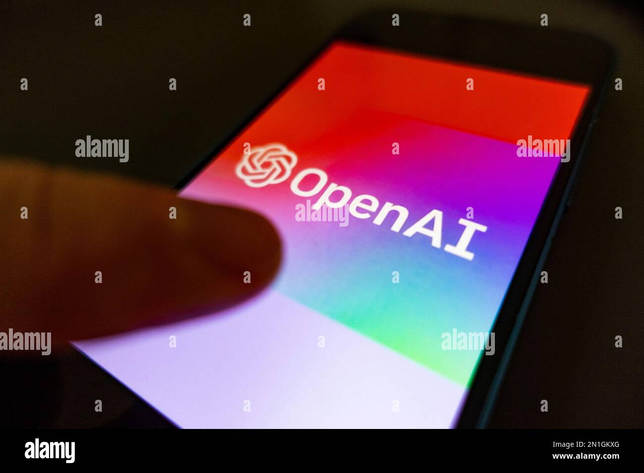 Verwendung einer OpenAI-App von ChatGPT auf dem Bildschirm (Konzeptbild) Stockfoto