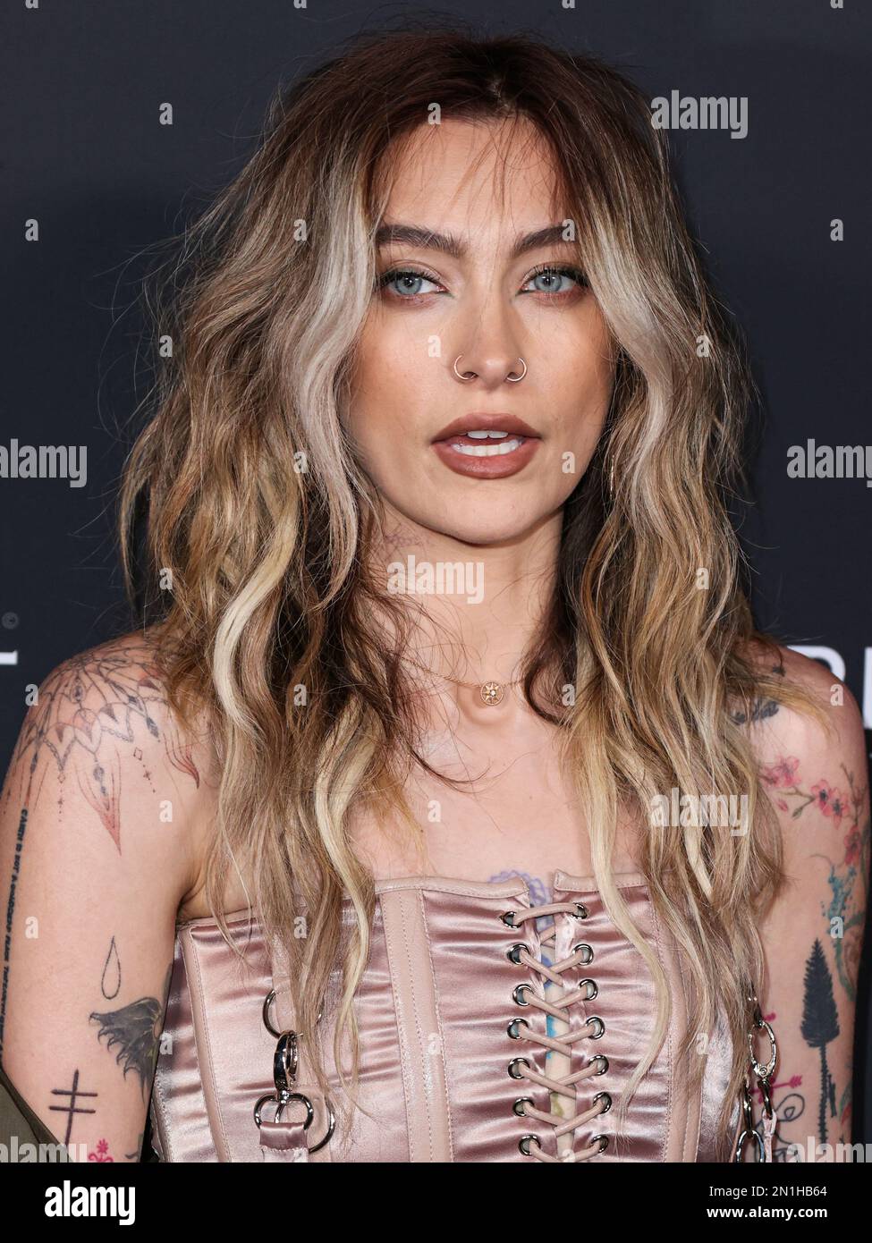 LOS ANGELES, KALIFORNIEN, USA - FEBRUAR 05: Amerikanisches Model, Schauspielerin und Sängerin Paris Jackson nimmt am 5. Februar 2023 in Los Angeles, Kalifornien, USA, an der Universal Music Group 2023 65. GRAMMY Awards After Party Teil. (Foto von Xavier Collin/Image Press Agency) Stockfoto