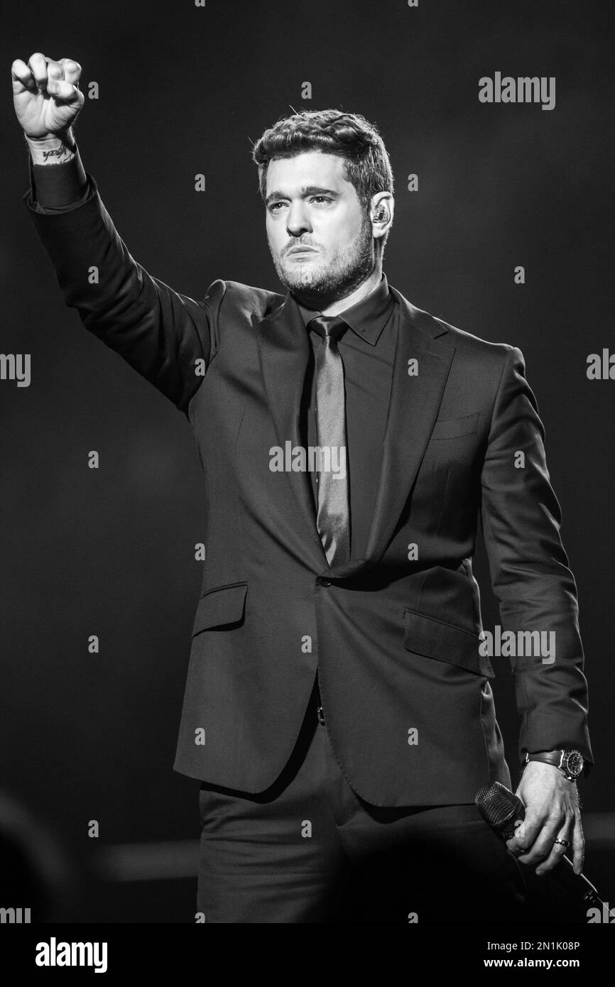 Mailand Italien. 05. Februar 2023 Der kanadische Sänger Michael BUBLE tritt während der „Higher Tour 2023“ live auf der Bühne des Mediolanum Forum auf. Stockfoto