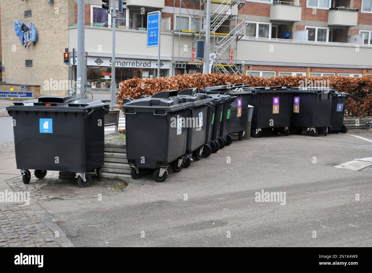 Kastrup/Kopenhagen /Denmmark/06 Febraur 2023/Vrious type of waste Containers to Separation from waste to Wasting for mresidents in Kastrup Copenhagen Denmark. (Foto.Francis Joseph Dean/Dean Pictures) Stockfoto