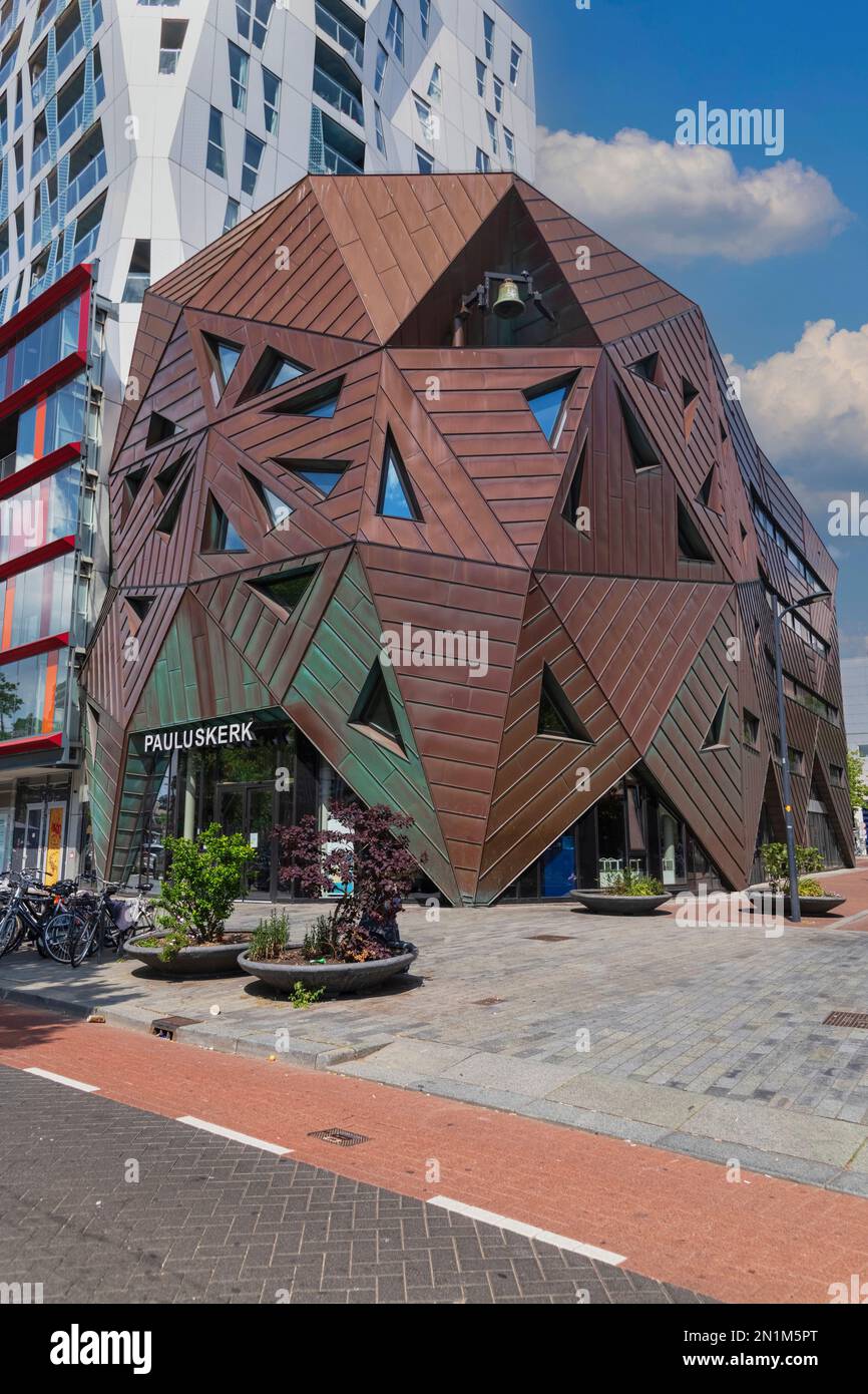 Holland, Rotterdam, eine moderne Kirche namens Pauluskerk, die 2013 eröffnet wurde und vom britischen Architekten will Alsop entworfen wurde, ist am besten bekannt als Drop-in-Center für sozial benachteiligte in der Gesellschaft. Stockfoto