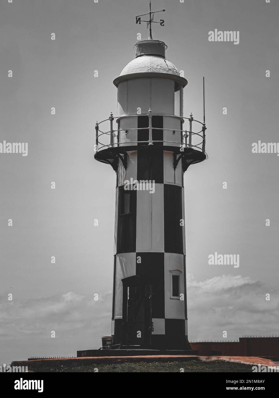 Eine vertikale Aufnahme des Port Shepstone Lighthouse. Südafrika. Stockfoto