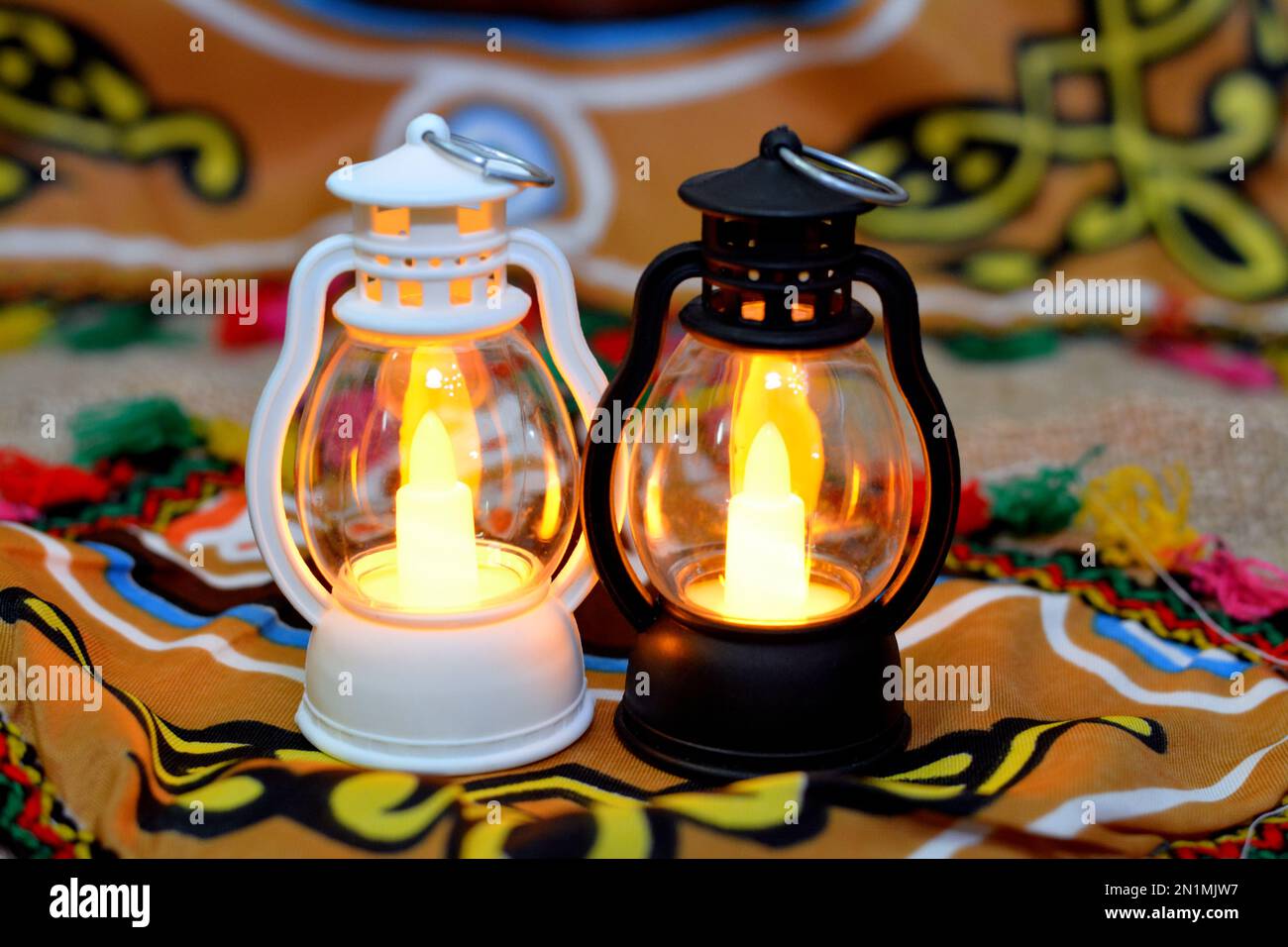 Ramadan-Lantern-Lampe oder Fanous-Ramadan mit Ramadan-Hintergrund zur Feier  der islamischen Fastenzeit in arabischen islamischen Ländern, Reli  Stockfotografie - Alamy