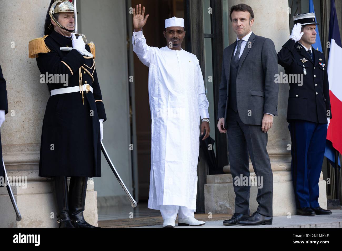 Paris, Frankreich, 6. Februar 2023, Arbeitsessen mit Mahamat Idriss Deby Itno, dem Präsidenten der Republik Tchad, und Emmanuel Macron, dem französischen Präsidenten Francois Loock/Alamy Credit: Loock francois/Alamy Live News Stockfoto