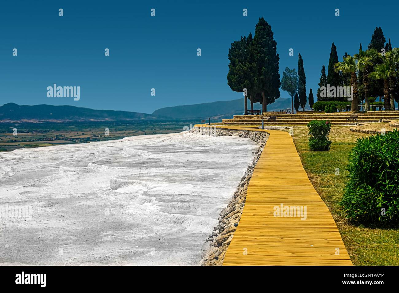 Blick auf trockene traventines in Pamukkale an einem sonnigen Sommertag. Truthahn Stockfoto