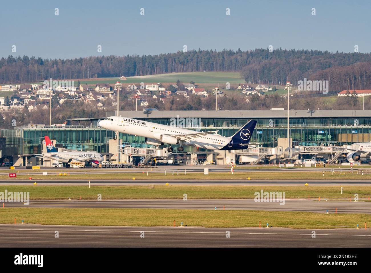 Zürich, Schweiz, Januar 20,2023 Lufthansa Airbus A321-231 Abflug von Landebahn 28 Stockfoto