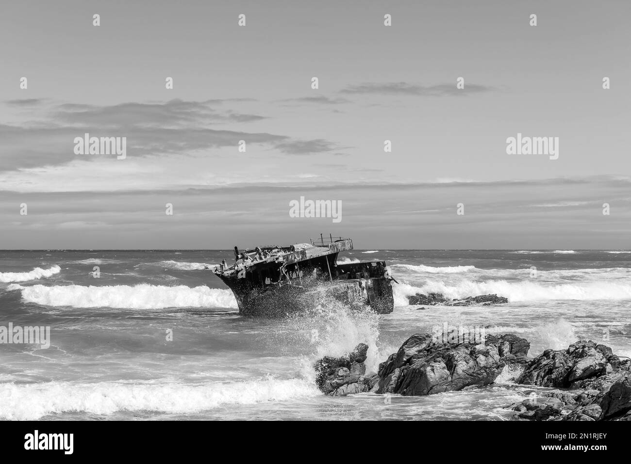 Das Wrack der Meisho Maru in der Nähe des südlichsten Punktes Afrikas, Cape L'Agulhas. Schwarzweiß Stockfoto