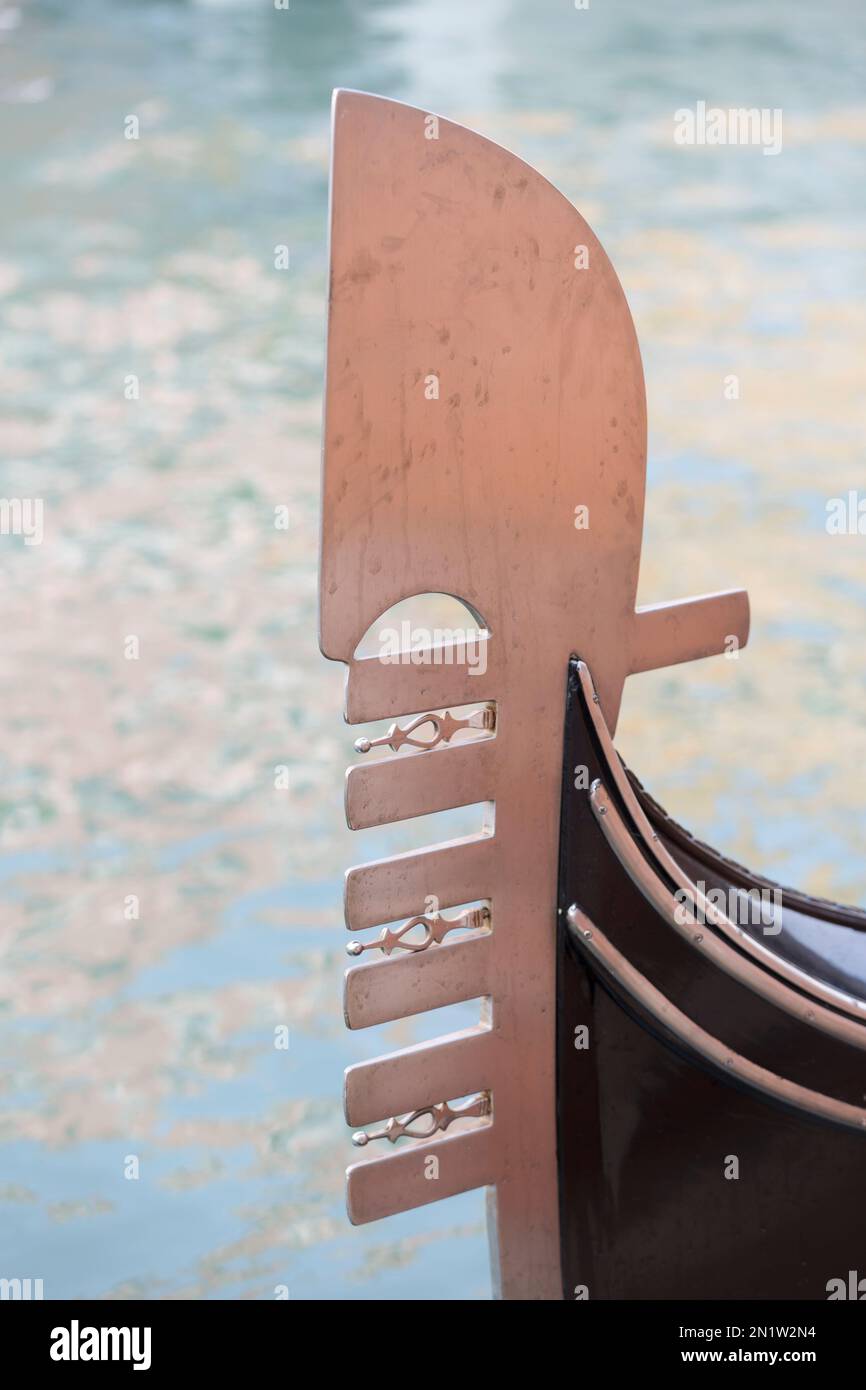 Italien, Venedig, Gondola Ferro Detail. Stockfoto