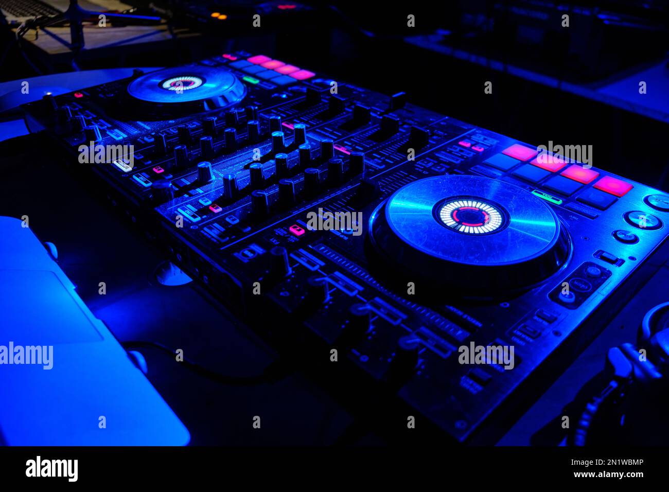 Bunte Notizblöcke des Musiksammlers Stockfoto