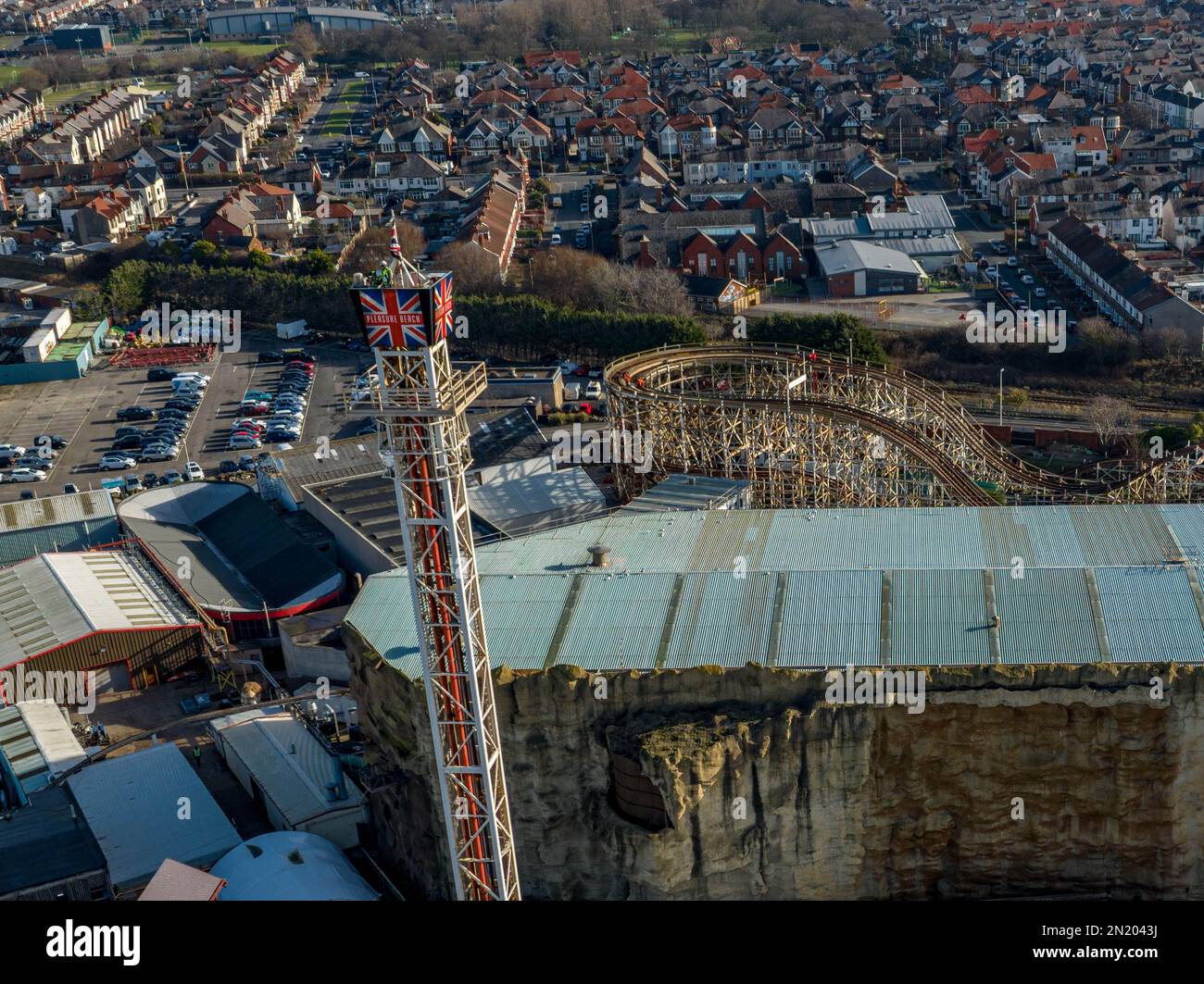 Blackpool Pleasure Beach BPB Aerial Update geschlossen Saison 2023, Inc Big One Re Tracking Stockfoto