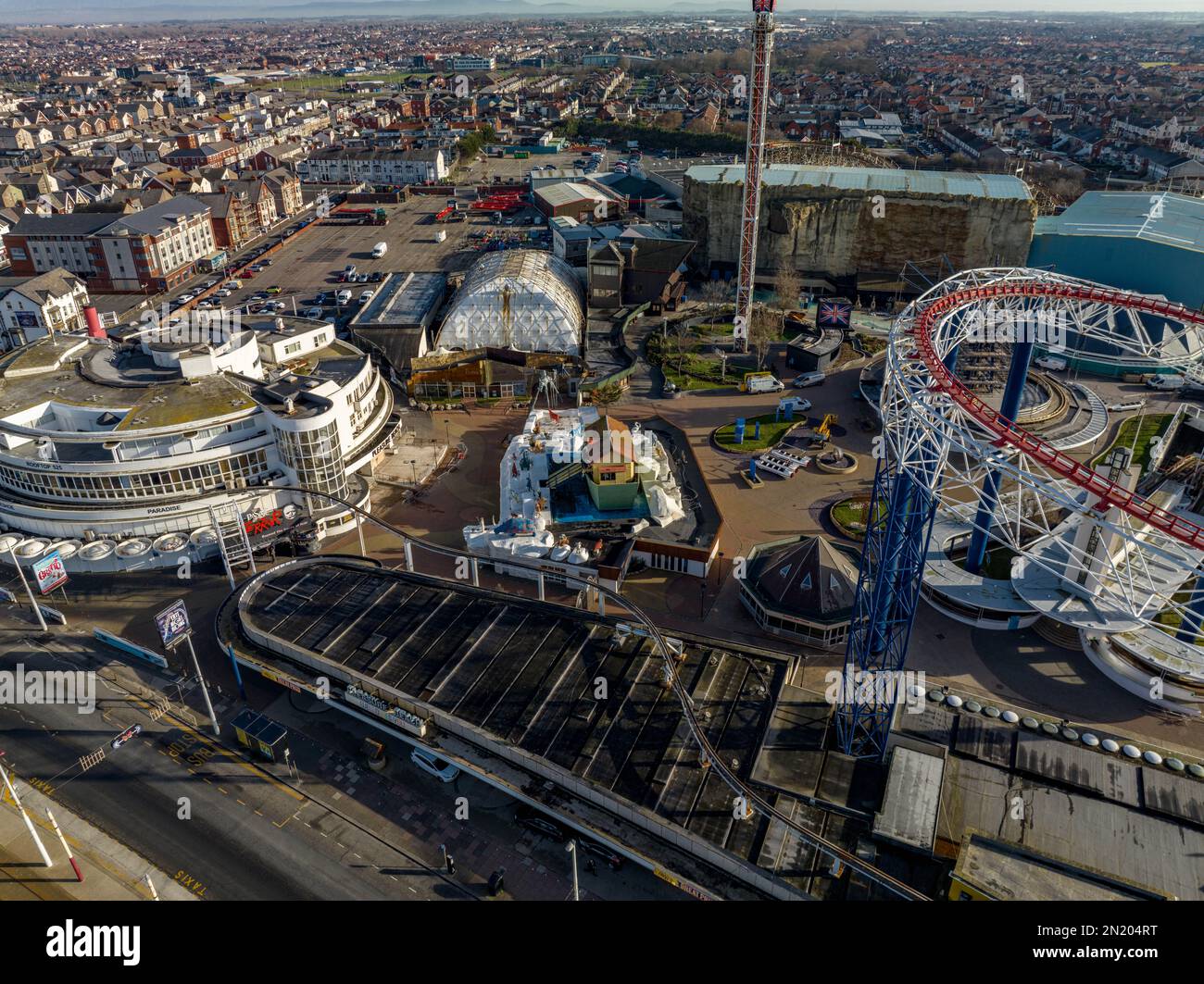 Blackpool Pleasure Beach BPB Aerial Update geschlossen Saison 2023, Inc Big One Re Tracking Stockfoto