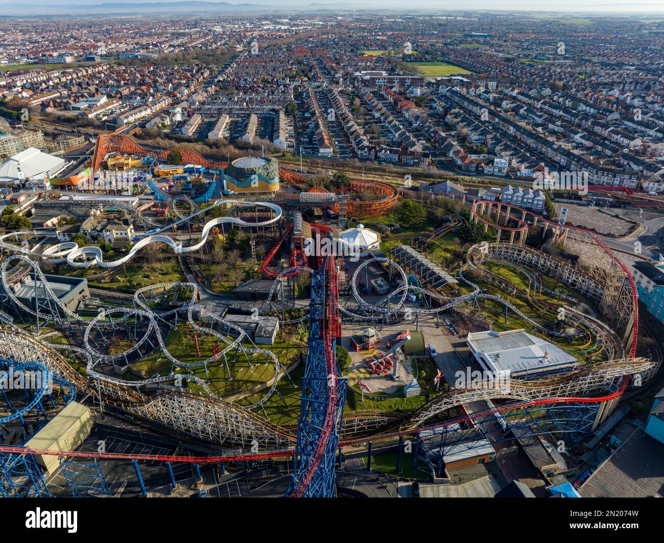 Blackpool Pleasure Beach BPB Aerial Update geschlossen Saison 2023, Inc Big One Re Tracking Stockfoto