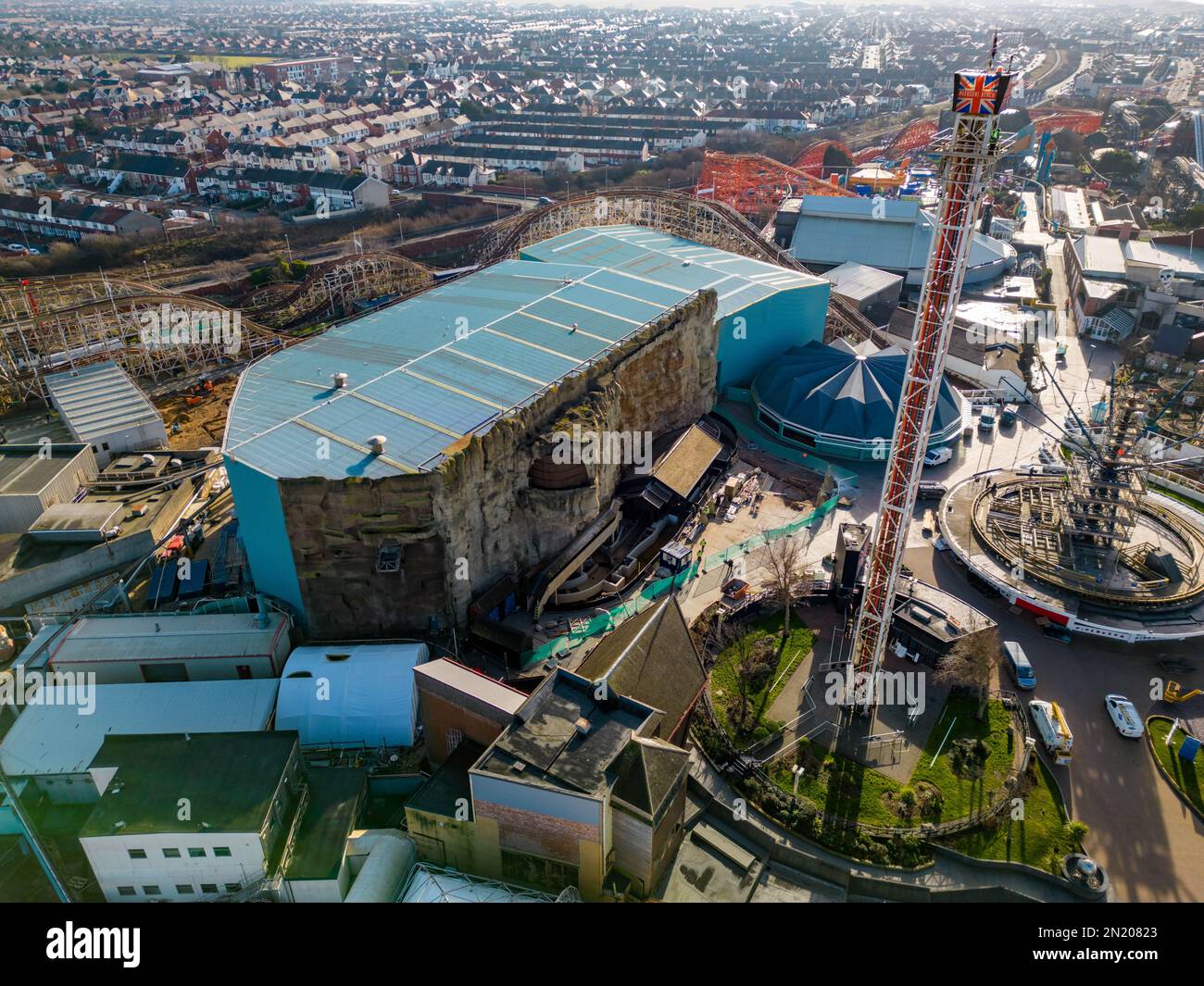 Blackpool Pleasure Beach BPB Aerial Update geschlossen Saison 2023, Inc Big One Re Tracking Stockfoto