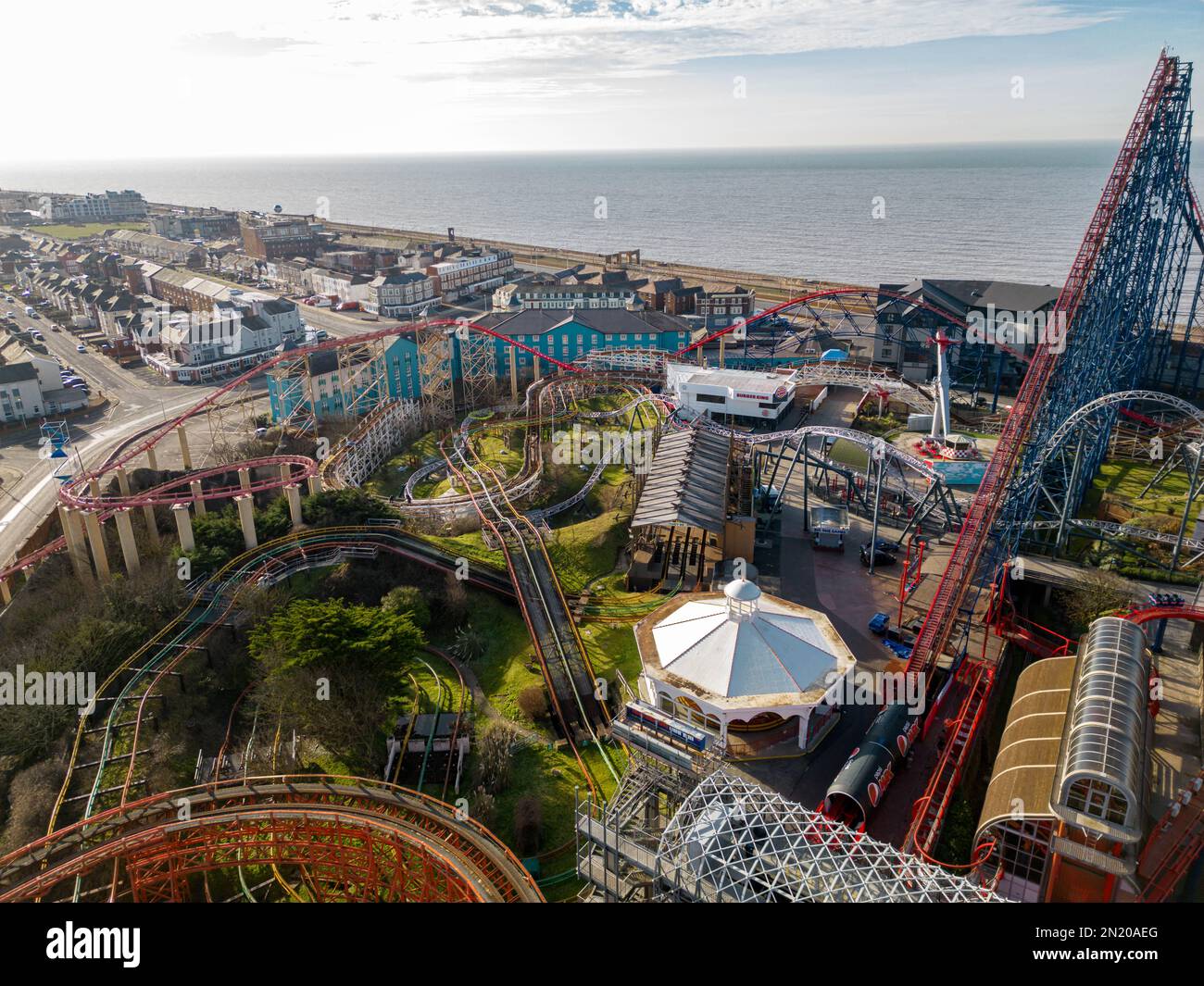 Blackpool Pleasure Beach BPB Aerial Update geschlossen Saison 2023, Inc Big One Re Tracking Stockfoto