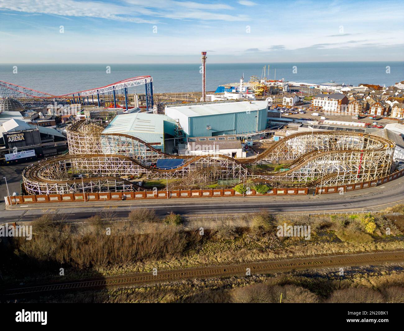 Blackpool Pleasure Beach BPB Aerial Update geschlossen Saison 2023, Inc Big One Re Tracking Stockfoto