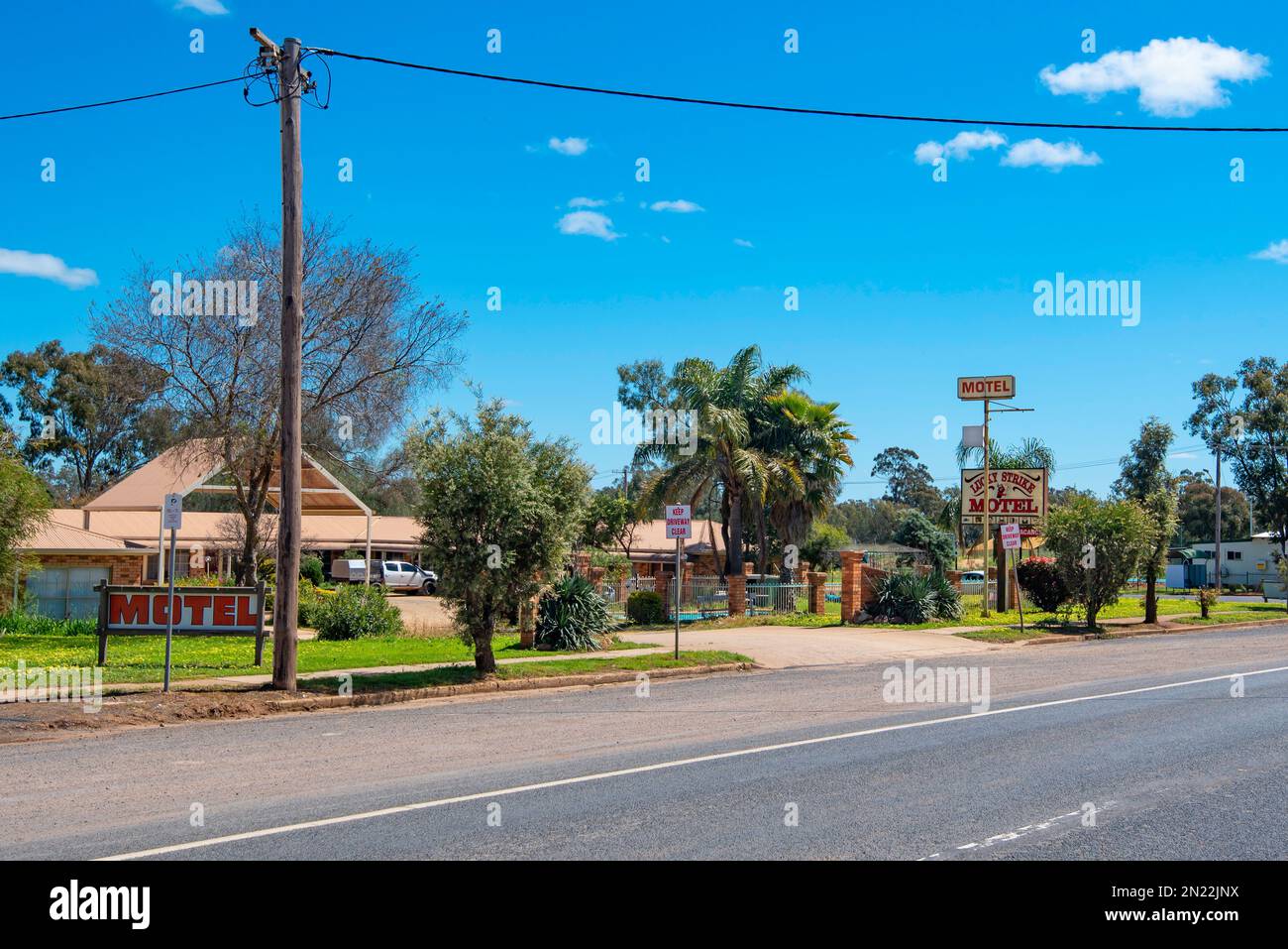 Das Luck Strike Motel im Dorf Tomingley im Zentralwesten von New South Wales, Australien, bietet Unterkünfte für die nahe gelegene Goldmine Stockfoto