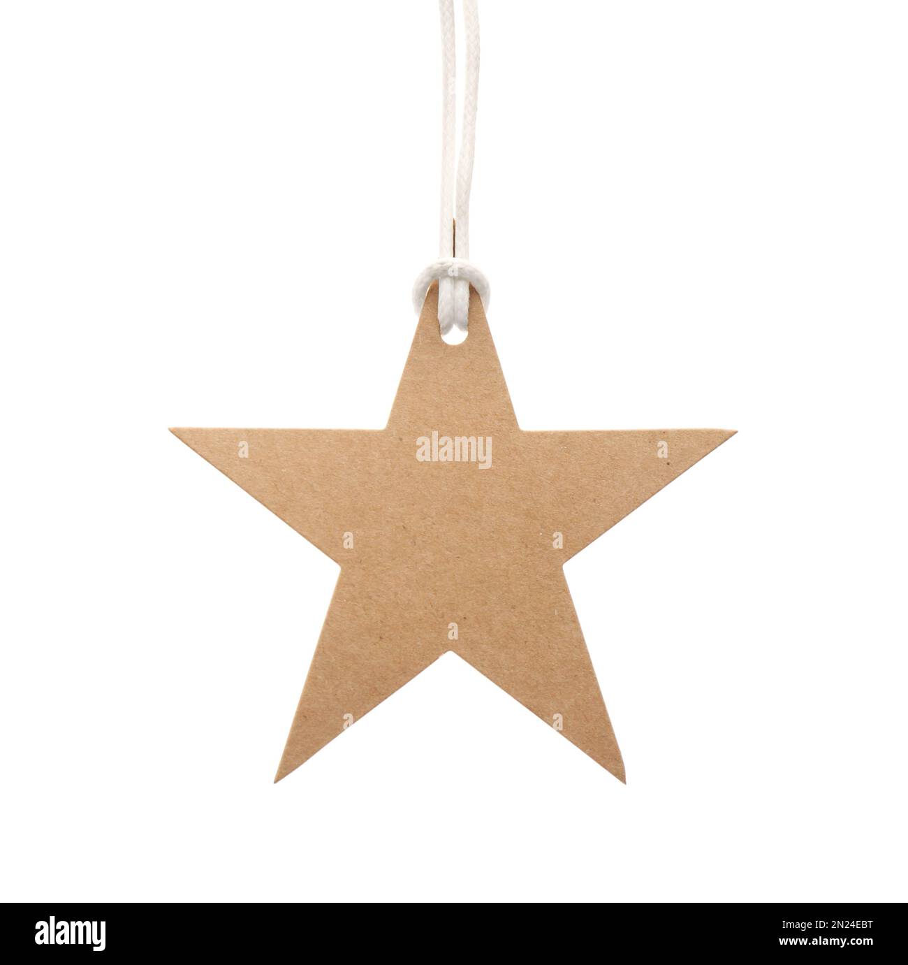 Sternförmiger Geschenkanhänger aus Karton mit Platz für isolierten Text auf Weiß Stockfoto