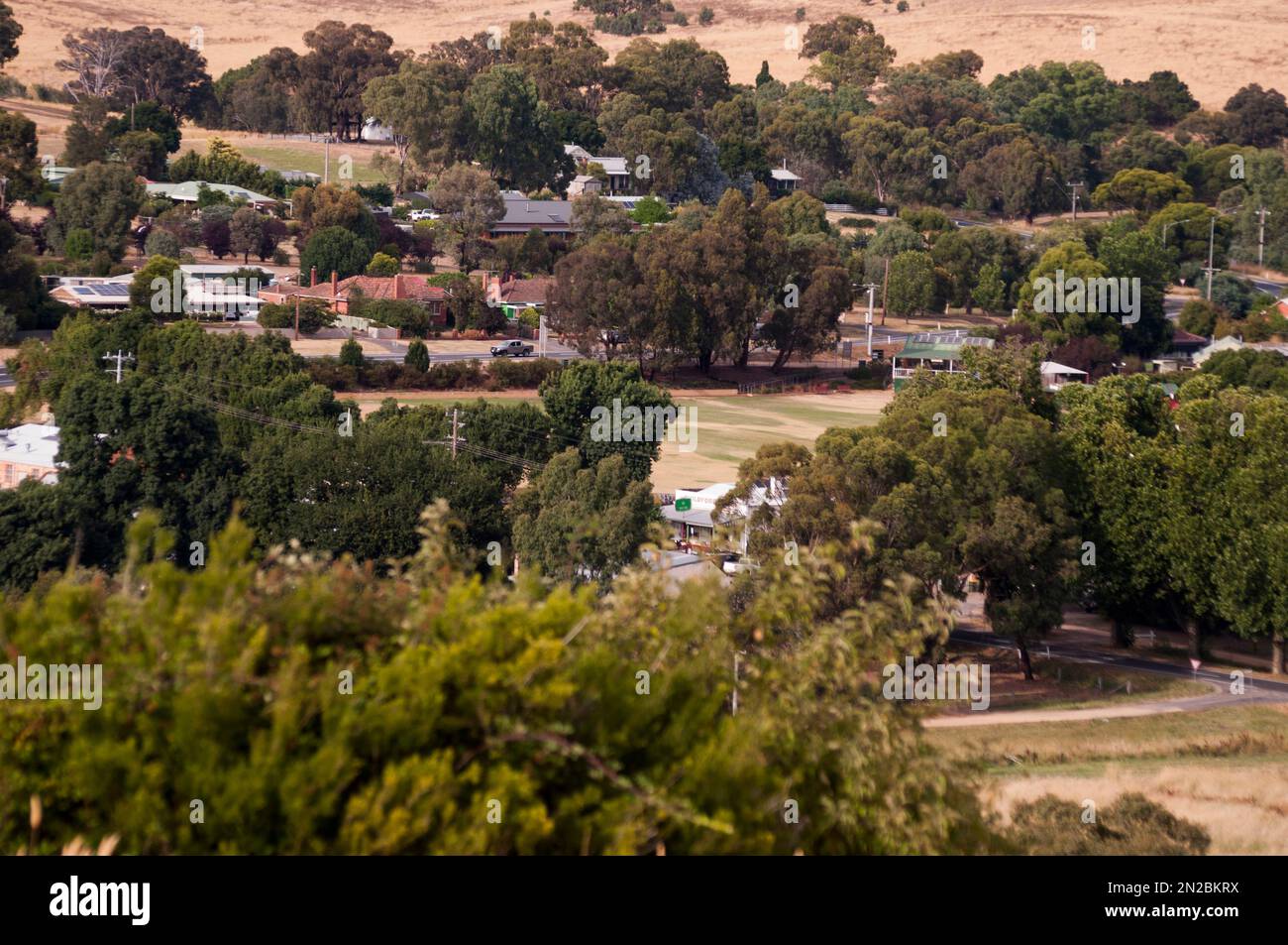 Mit Blick auf Guildford, Victoria, Australien. Diese historischen Goldgräberstädte sind beliebt bei „Baumwechselern“, die das Stadtleben satt haben Stockfoto