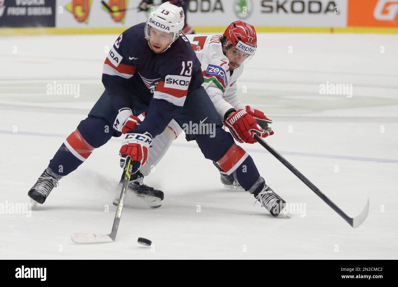 Nick Bonino of USA, left, challenges for the puck with Belarus’ Alexander Kitarov, right, during the Hockey World Championships Group B match in Ostrava, Czech Republic, Thursday, May 7, 2015. (AP Photo/Sergei Grits) Stockfoto
