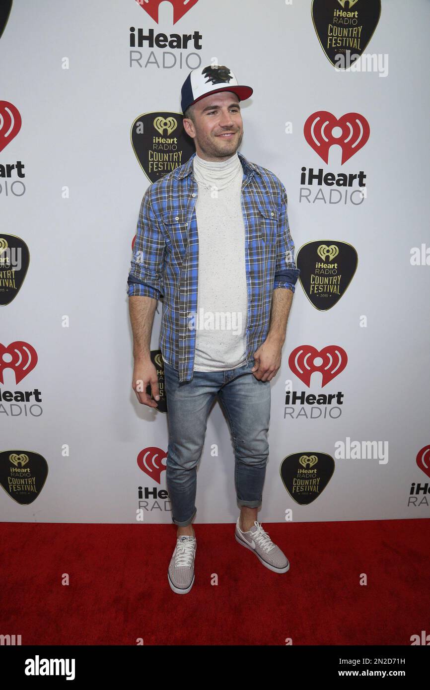 Sam Hunt arrives at the iHeartRadio Country Festival held at the Frank Erwin Center on Saturday, May 2, 2015 in Austin, Texas. (Photo by Jack Plunkett/Invision/AP) Stockfoto