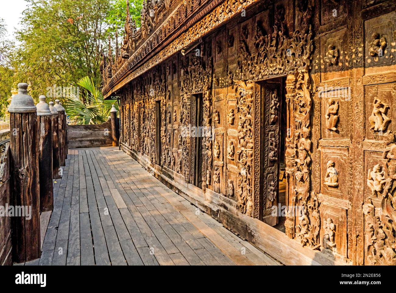 Kloster Shwenandaw mit Holzschnitzereien, Mandalay, Myanmar Stockfoto