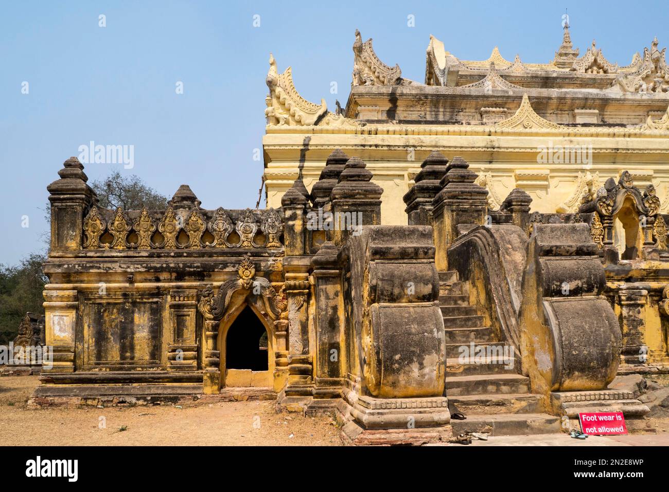 Maha Aungmye Bonzan Kloster aus Ziegeln und Stuck, Inwa, Myanmar, Inwa, Myanmar Stockfoto