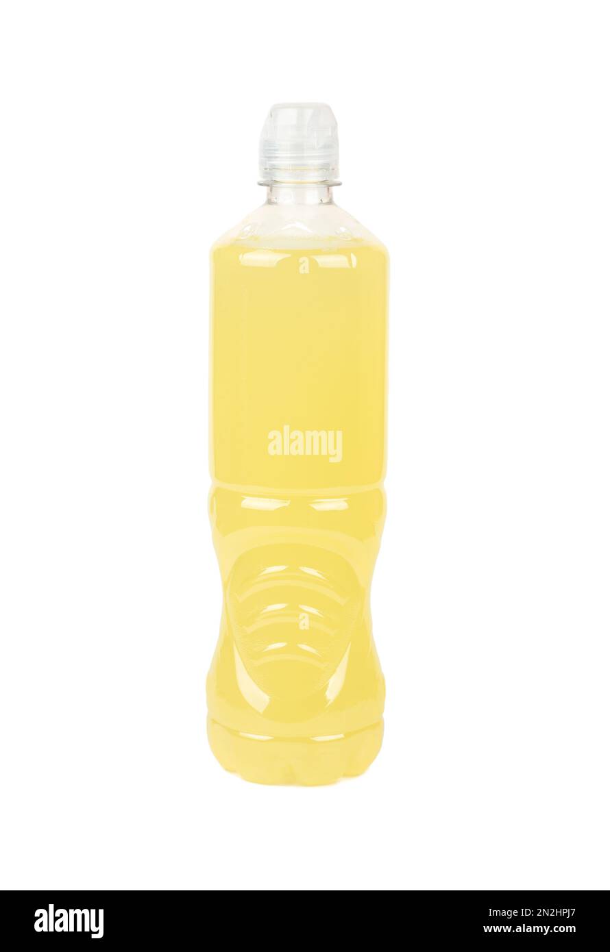 Isotonisches Sportgetränk in einer Plastikflasche mit Zitronengeschmack auf weißem Hintergrund. Stockfoto Isotonisches Sportgetränk in einer Plastikflasche mit Zitronengeschmack auf weißem Hintergrund. Stockfoto