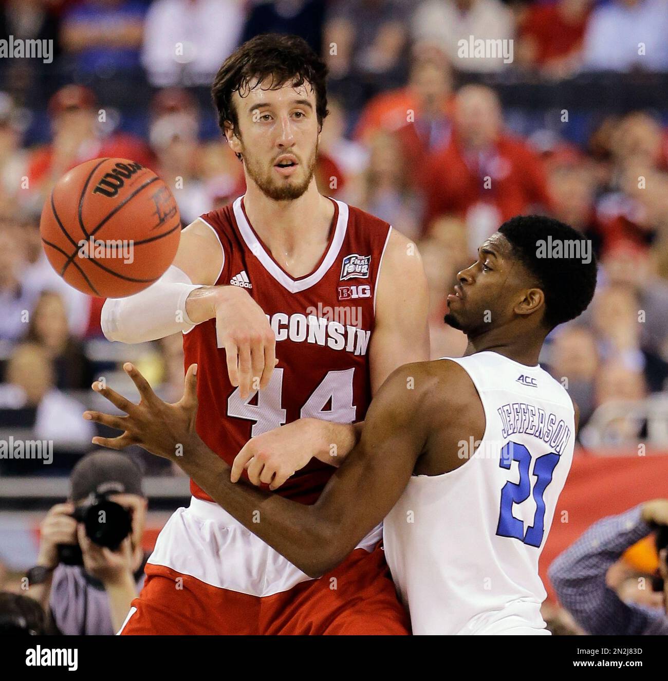 Wisconsin's Frank Kaminsky (44) passes against Duke's Amile Jefferson