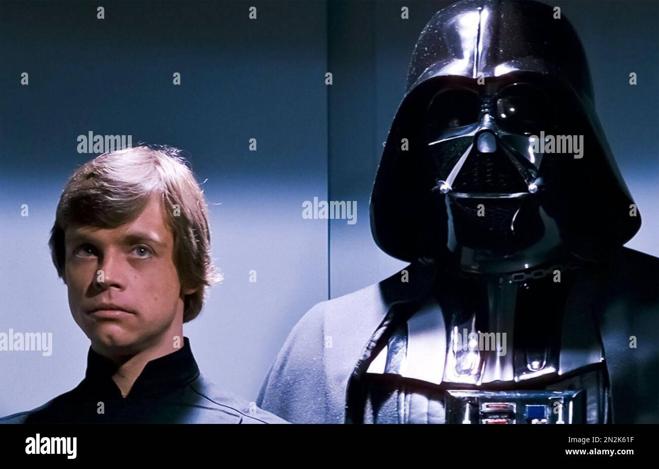 STAR WARS: FOLGE VI - RÜCKKEHR DES JED 1983 20. Century Fox Films mit Mark Hamill links und David Prowse als Darth VaderI Stockfoto