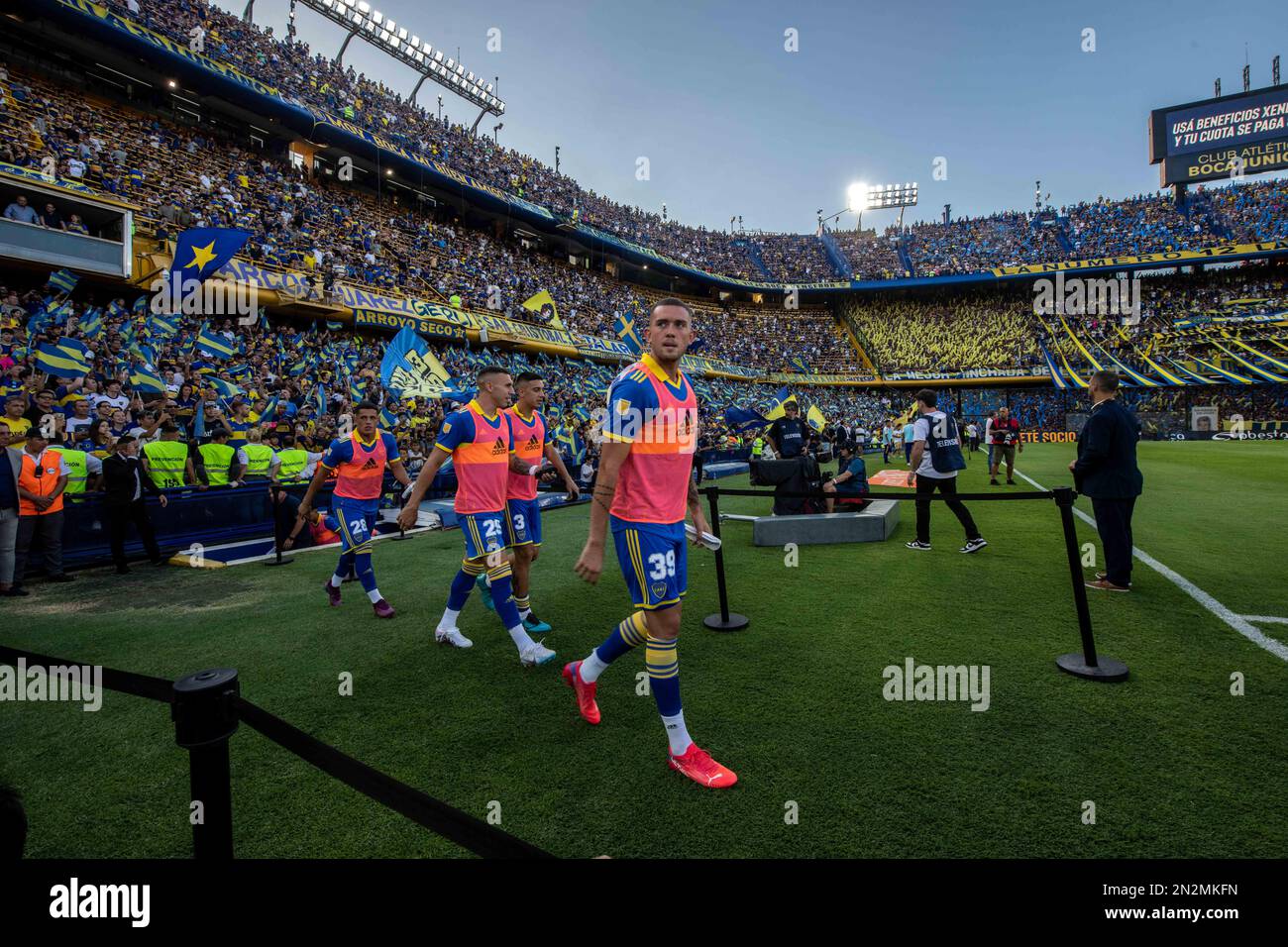 Argentinien, Buenos Aires, 05. Februar 2023: Eine allgemeine Betrachtung des Stadions La Bombonera vor dem Torneo Binance 2023 der argentinischen Liga Profesional MAT Stockfoto