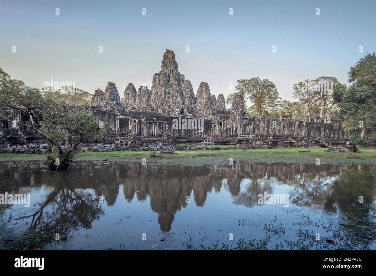 Angkor. Buddhistischer Bayon-Tempel aus dem 12. Jahrhundert, berühmt für die liebevolle Schnitzerei von Bodhisattva Avalokiteshvara (Avalokitesvara); erbaut von König Jayavarman VII Stockfoto