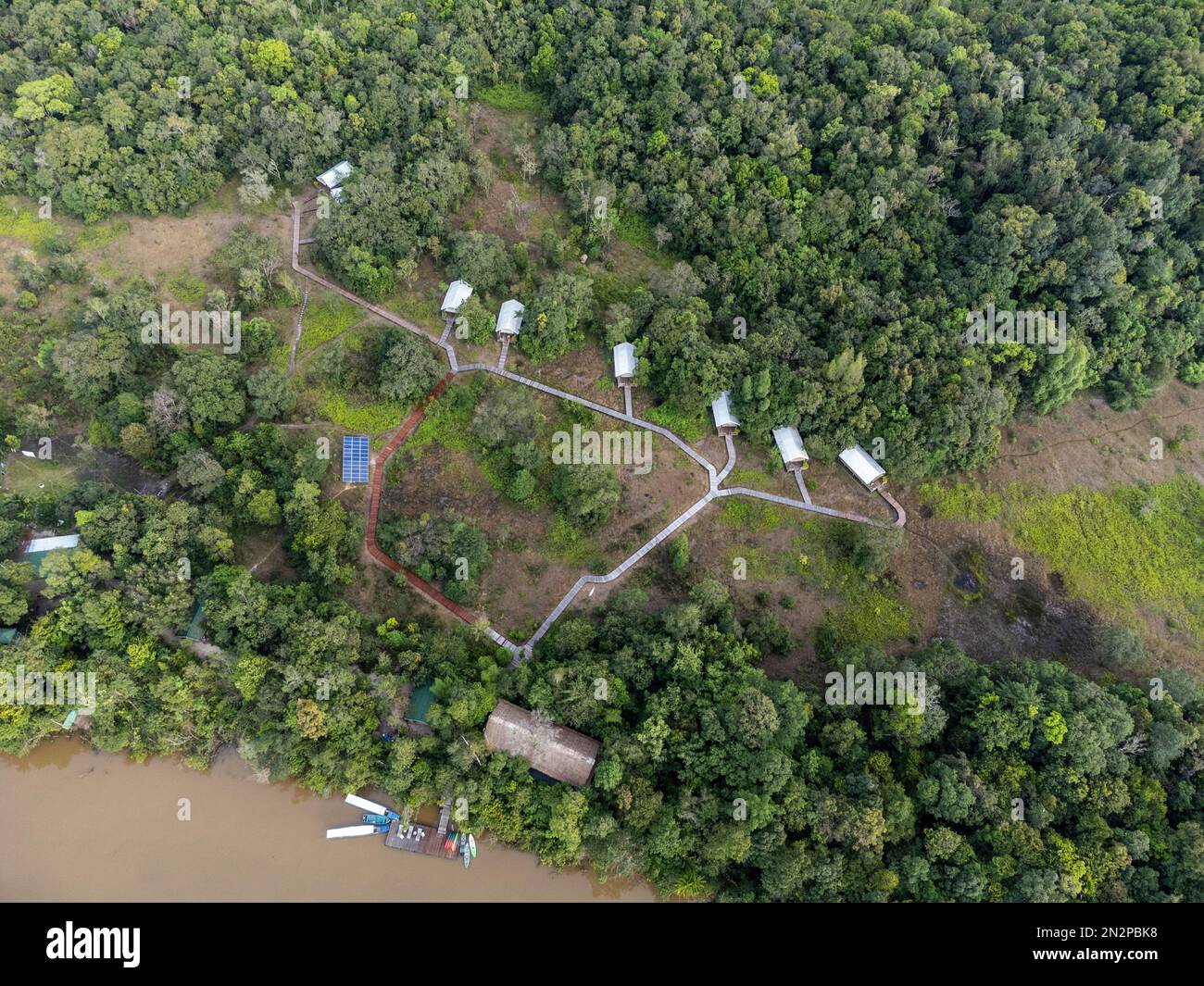 Cardamom Mountains, Cardamom Tent Camp Dschungel Lodge. Safarizelte, Botum Sakor Nationalpark, Preak Tachan Fluss, Koh Kong; Luftaufnahme Stockfoto