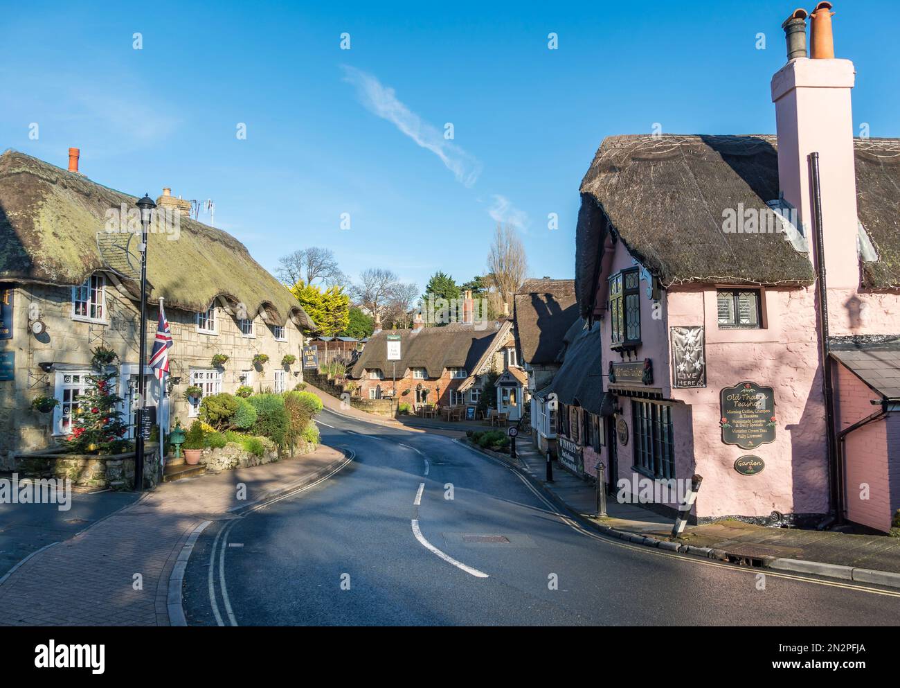 Blick entlang der Church Road Old Shanklin Town Shanklin Isle of Wight 2023 Stockfoto