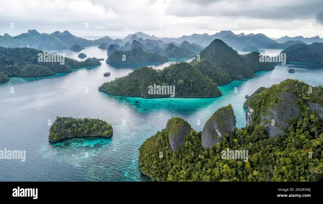 Luftaufnahme von Wayag, Raja Ampat, West Papua, Indonesien Stockfoto