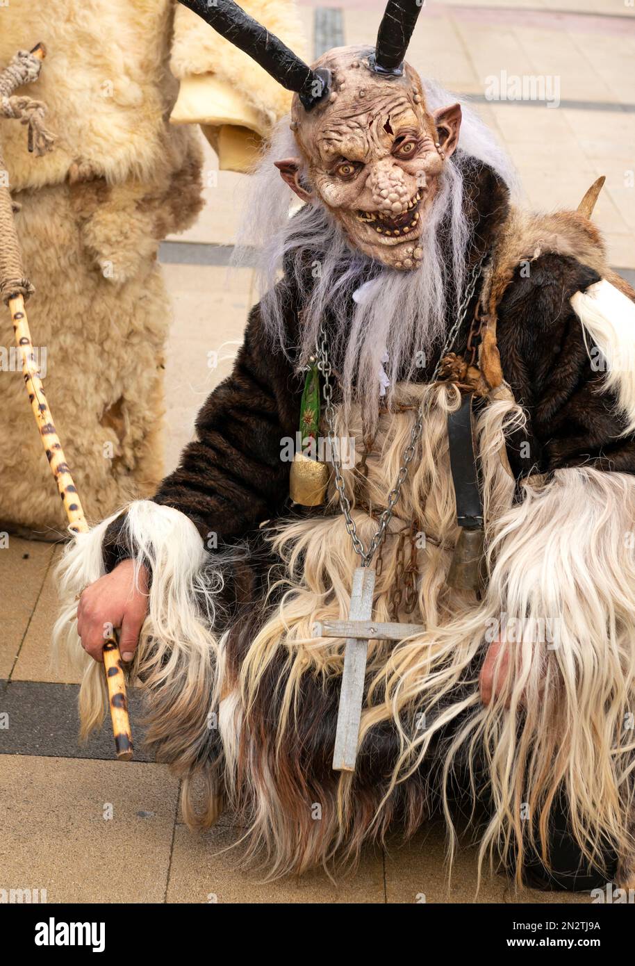 Teilnehmer am Surva International Masquerade and Mummers Festival in Pernik, Region Sofia, Bulgarien, Osteuropa, Balkan, EU Stockfoto