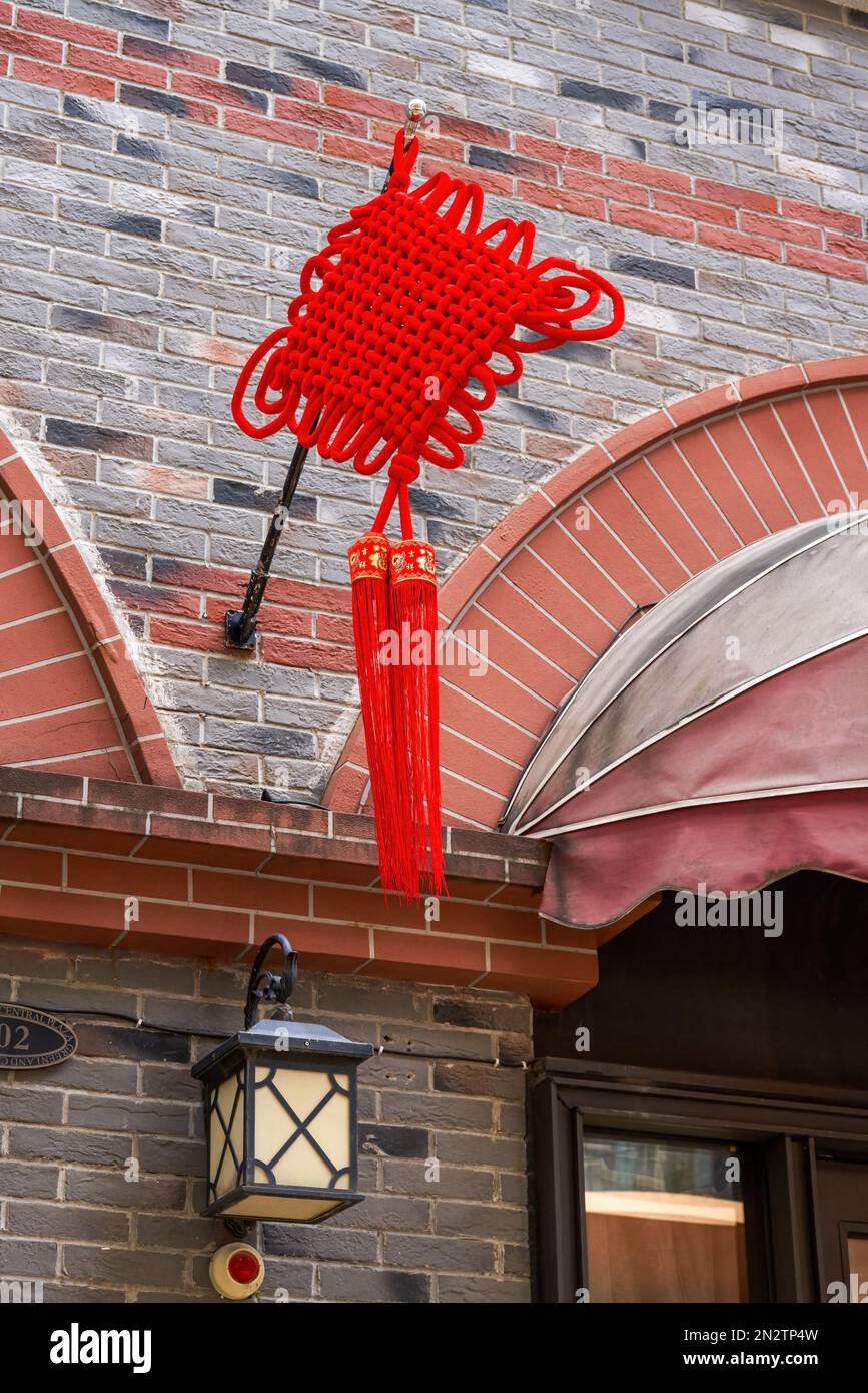 Nahaufnahme chinesischer Knoten in einem klassischen Baustein Stockfoto
