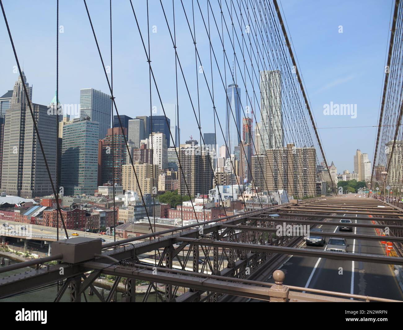 Blick auf New York City von der Brooklyn Bridge Stockfoto
